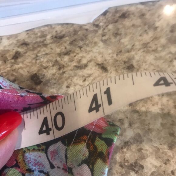 White Mark XL V Neck Blouse Tunic Blue Pink Pockets - Picture 5 of 13